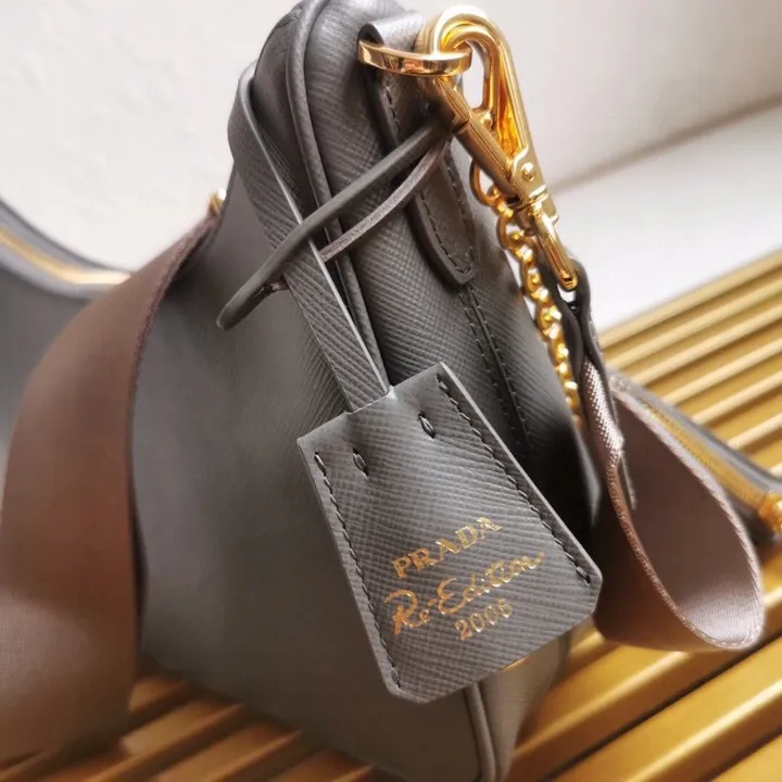 スーパーコピー プラダ キーホルダー