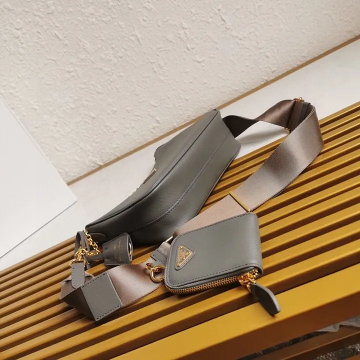 スーパーコピー プラダ キーホルダー