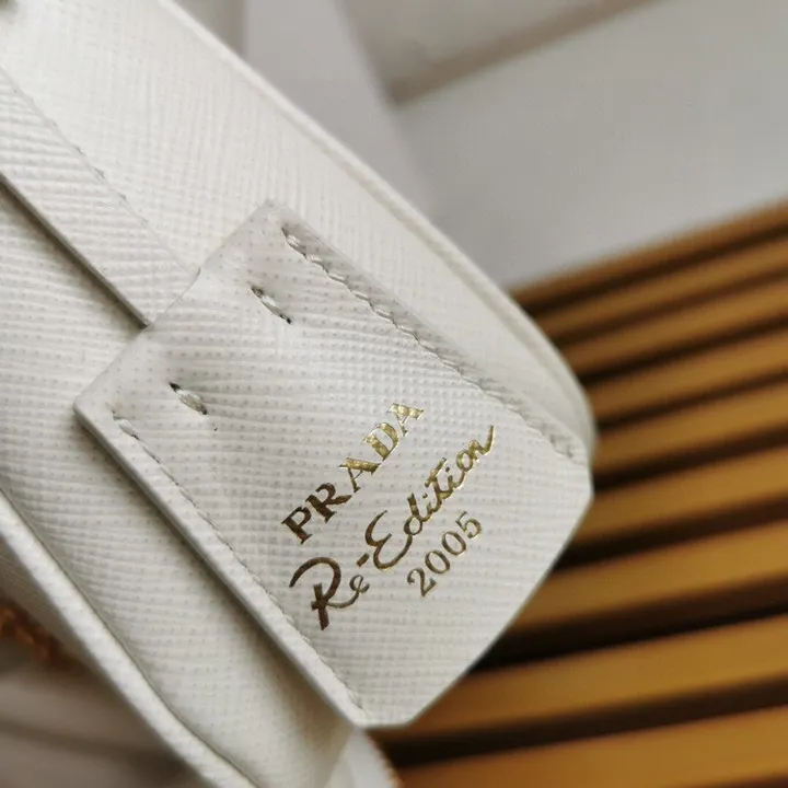 スーパーコピー プラダ キーホルダー