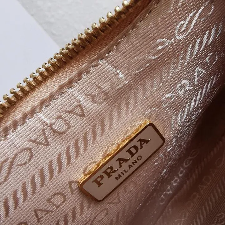 スーパーコピー プラダ キーホルダー