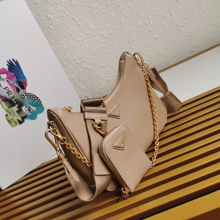 スーパーコピー プラダ キーホルダー