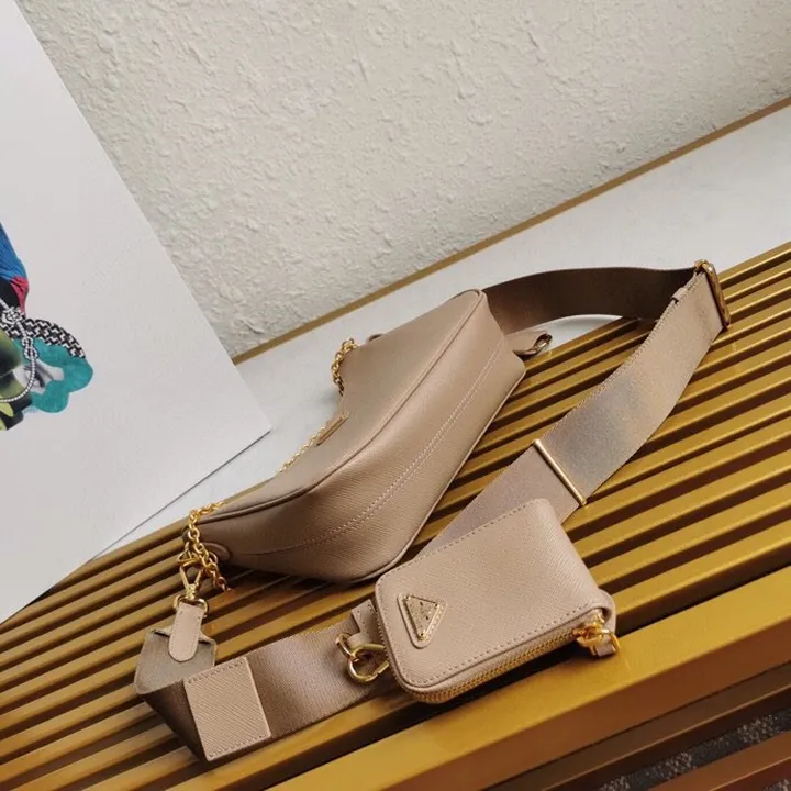 スーパーコピー プラダ キーホルダー