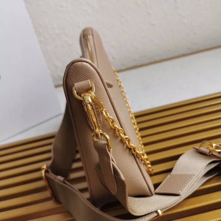 スーパーコピー プラダ キーホルダー