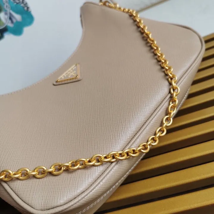 スーパーコピー プラダ キーホルダー