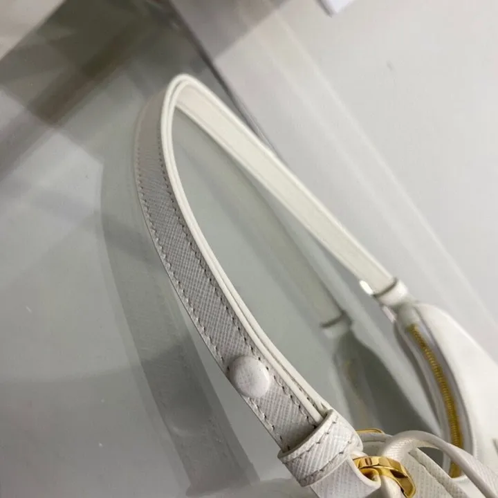 スーパーコピー プラダ キーホルダー