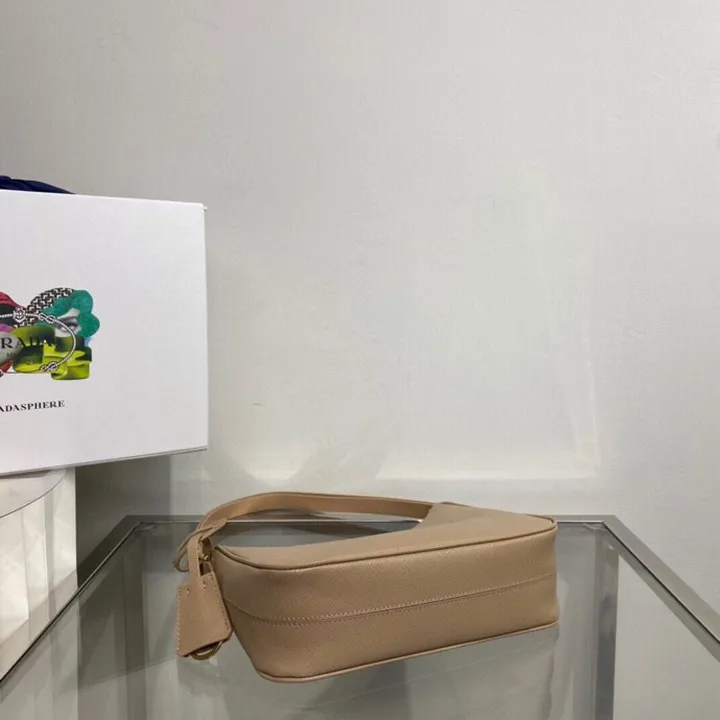 スーパーコピー プラダ キーホルダー