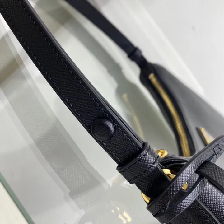 スーパーコピー プラダ キーホルダー