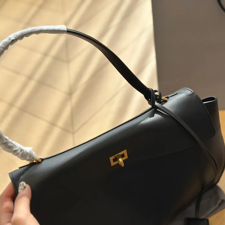 スーパーコピー バレンシアガ キーホルダー