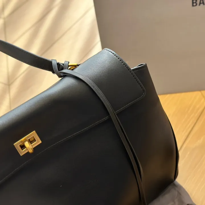 スーパーコピー バレンシアガ キーホルダー