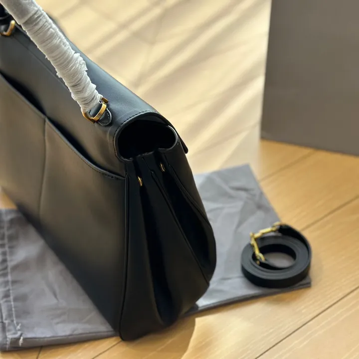 スーパーコピー バレンシアガ キーホルダー