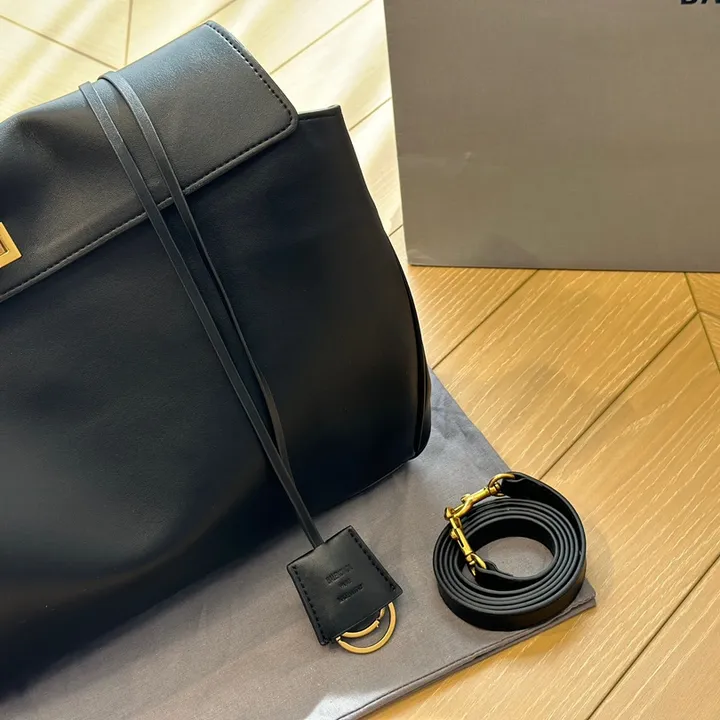 スーパーコピー バレンシアガ キーホルダー