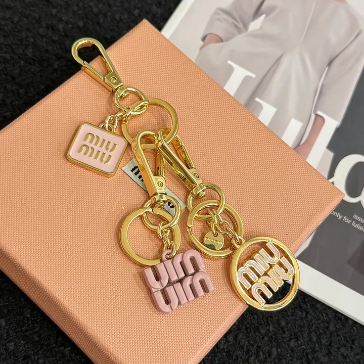 スーパーコピー ミュウミュウ キーホルダー