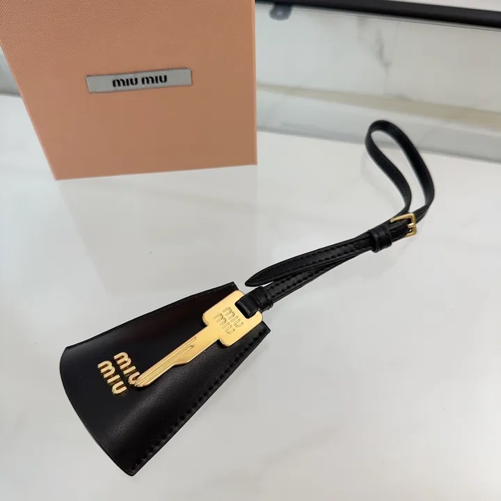 スーパーコピー ミュウミュウ キーホルダー