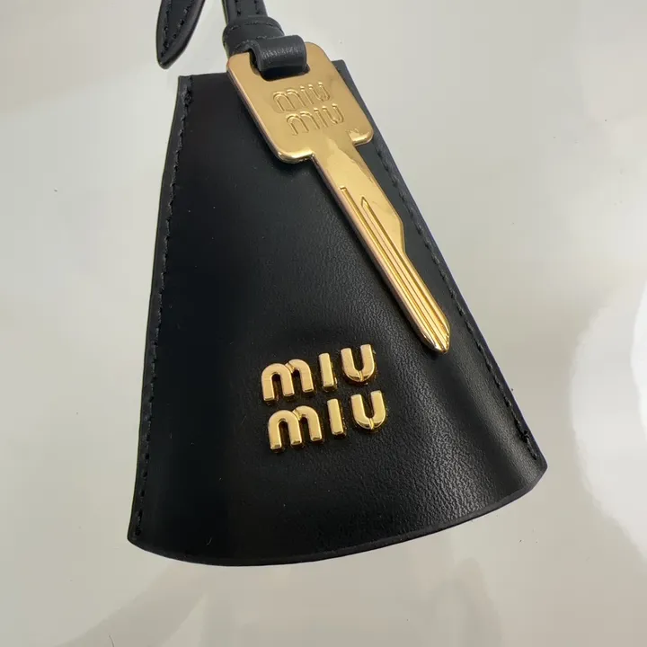 スーパーコピー ミュウミュウ キーホルダー