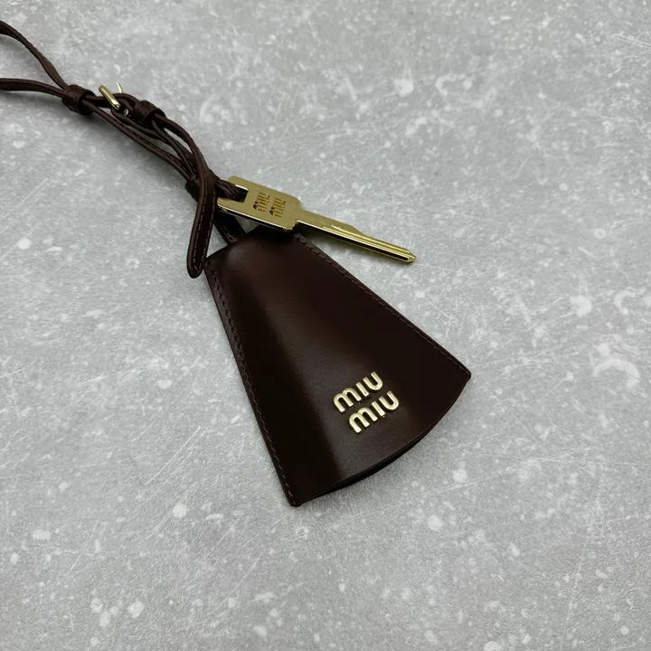 スーパーコピー ミュウミュウ キーホルダー