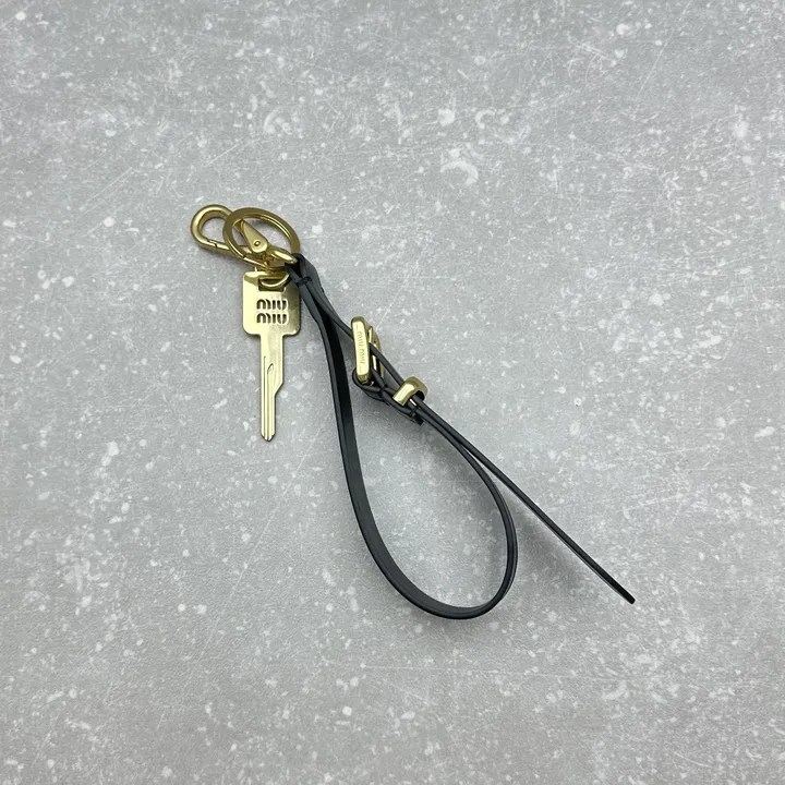 スーパーコピー ミュウミュウ キーホルダー