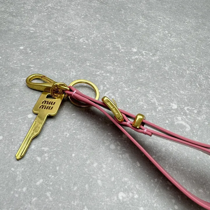 スーパーコピー ミュウミュウ キーホルダー