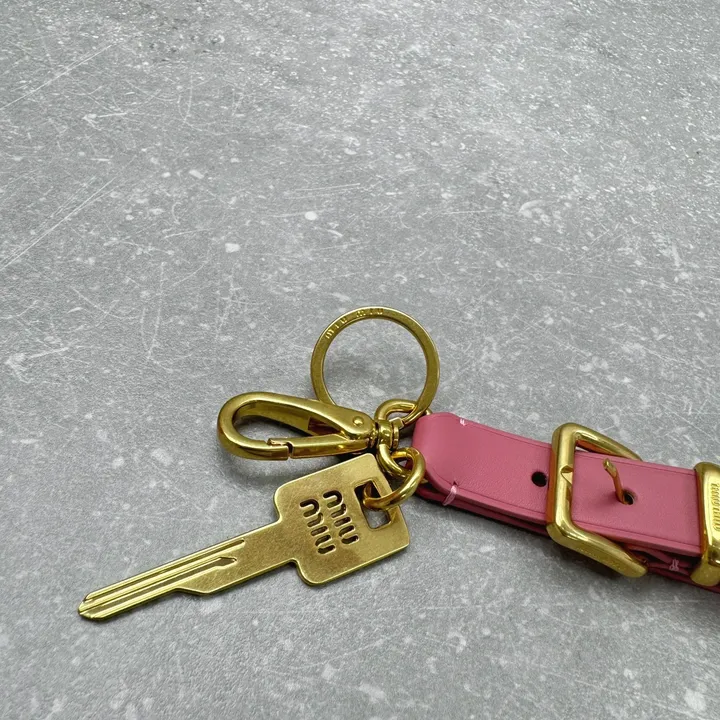 スーパーコピー ミュウミュウ キーホルダー