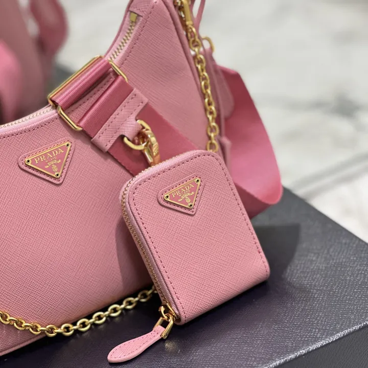 スーパーコピー プラダ キーホルダー