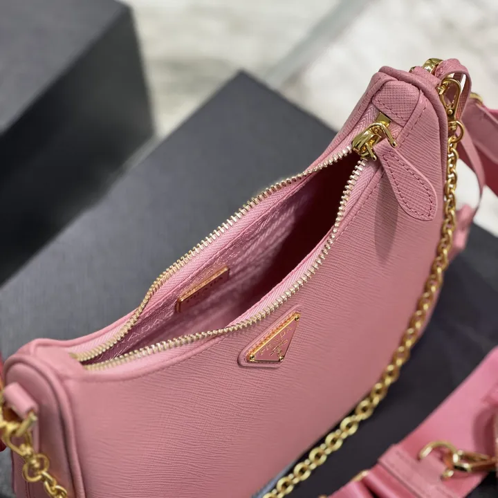 スーパーコピー プラダ キーホルダー