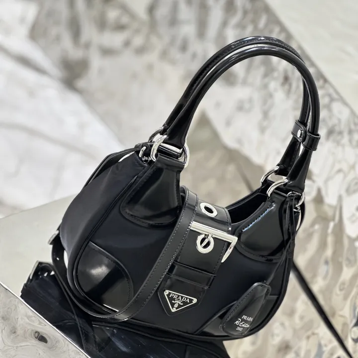 スーパーコピー プラダ キーホルダー