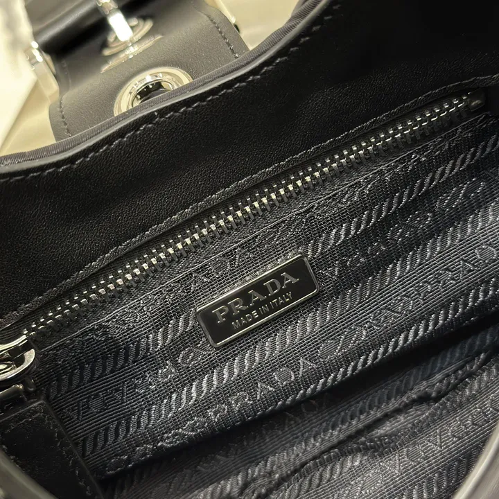 スーパーコピー プラダ キーホルダー