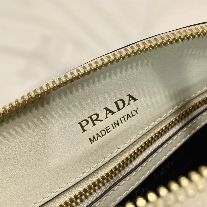 スーパーコピー プラダ キーホルダー