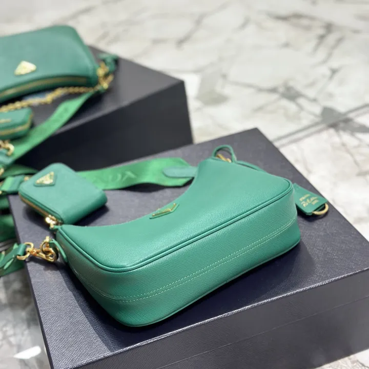 スーパーコピー プラダ キーホルダー