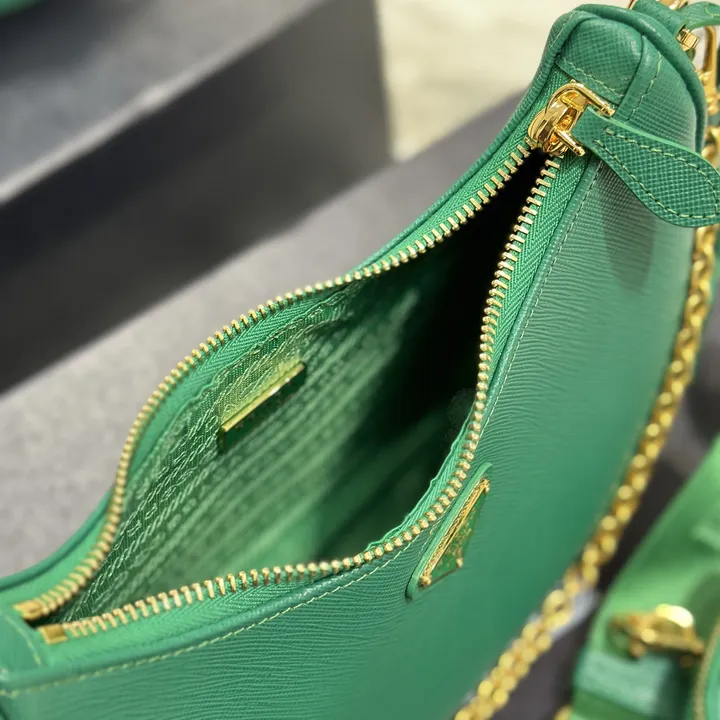 スーパーコピー プラダ キーホルダー