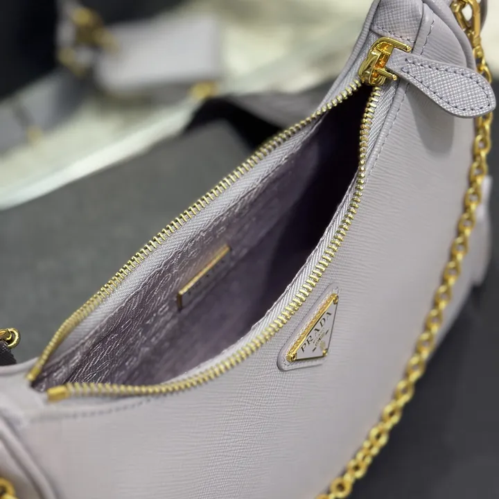 スーパーコピー プラダ キーホルダー