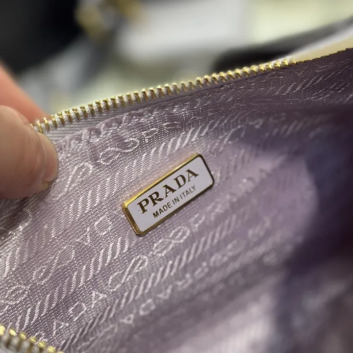 スーパーコピー プラダ キーホルダー