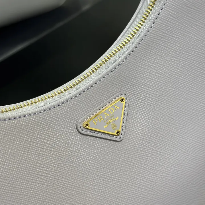 スーパーコピー プラダ キーホルダー