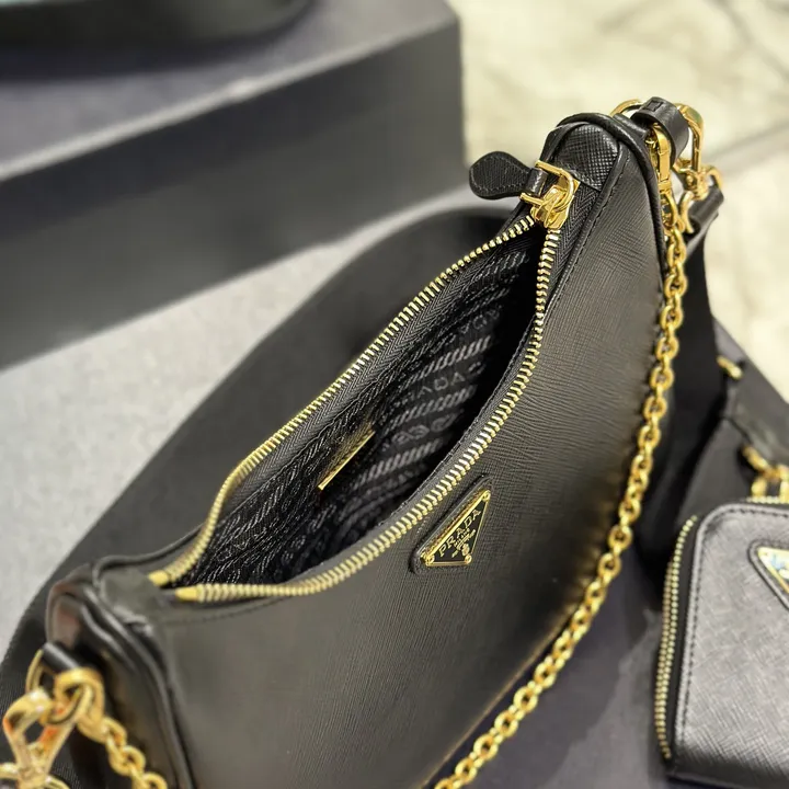 スーパーコピー プラダ キーホルダー