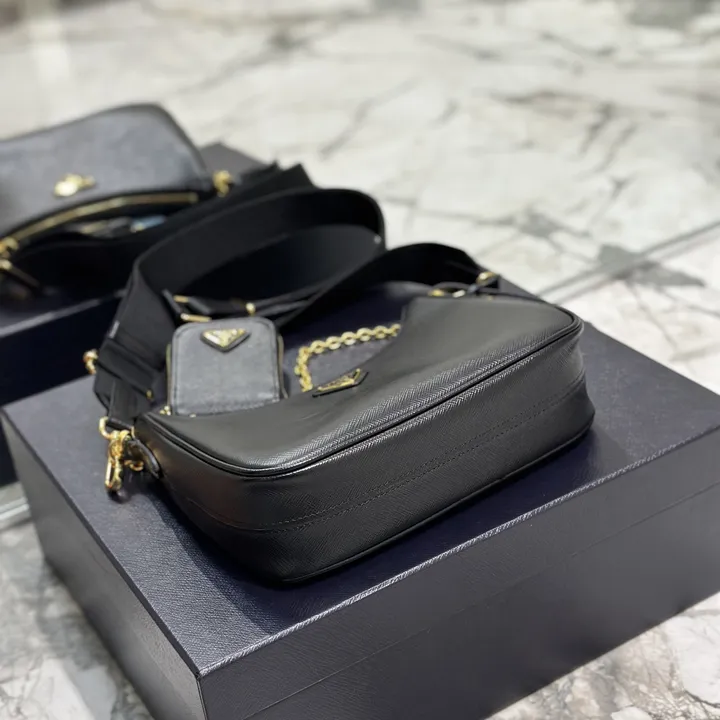 スーパーコピー プラダ キーホルダー