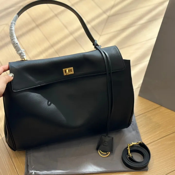 スーパーコピー バレンシアガ キーホルダー