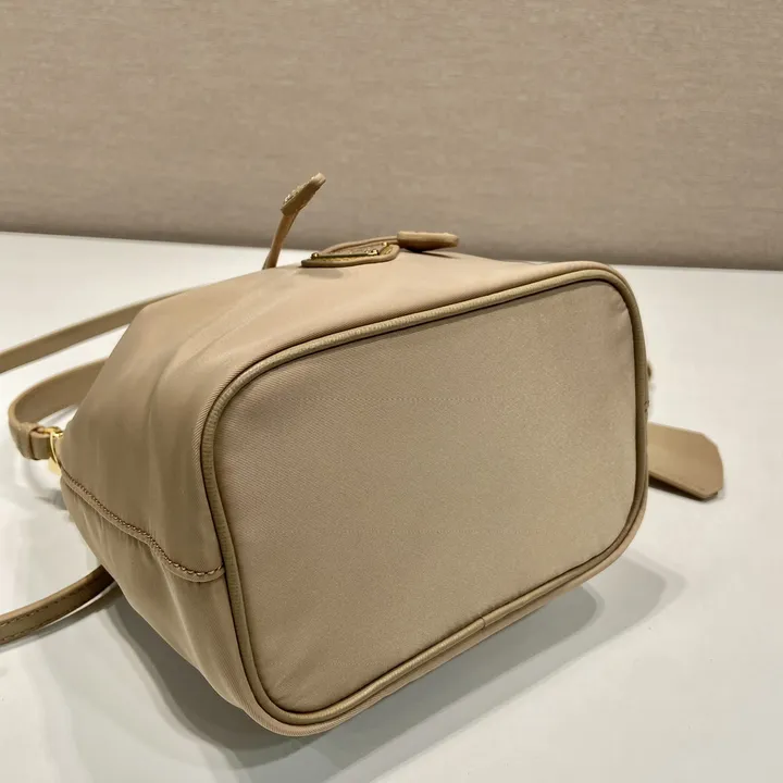 スーパーコピー バレンシアガ キーホルダー