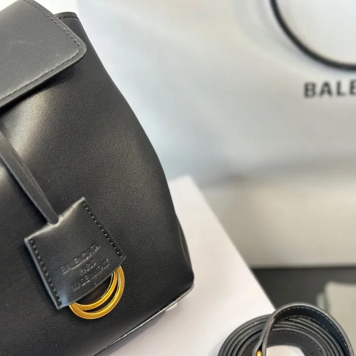 スーパーコピー バレンシアガ キーホルダー