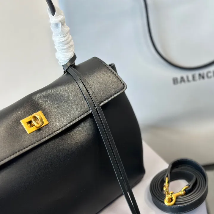 スーパーコピー バレンシアガ キーホルダー