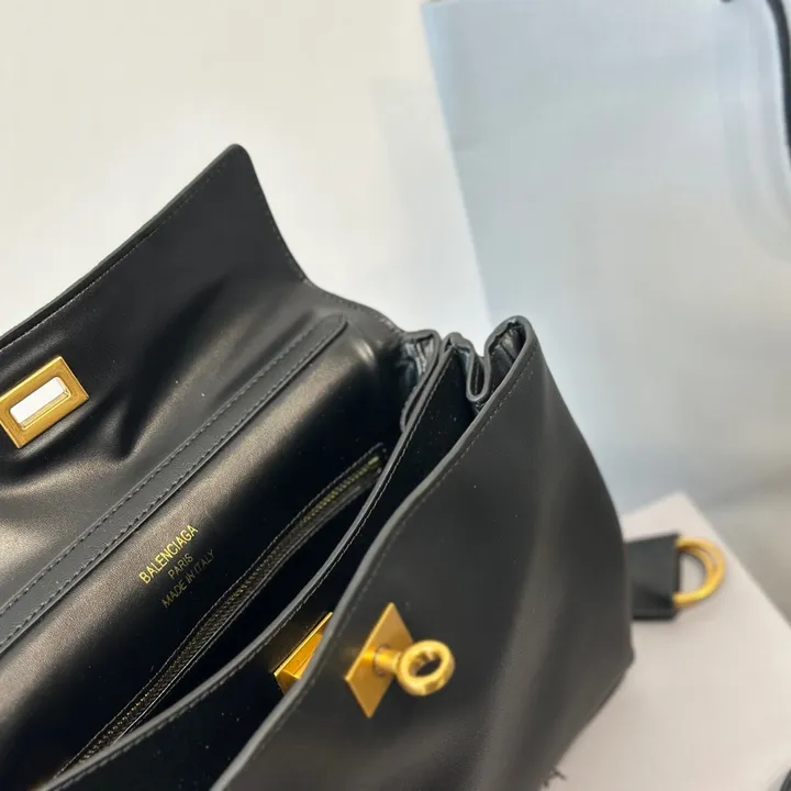 スーパーコピー バレンシアガ キーホルダー