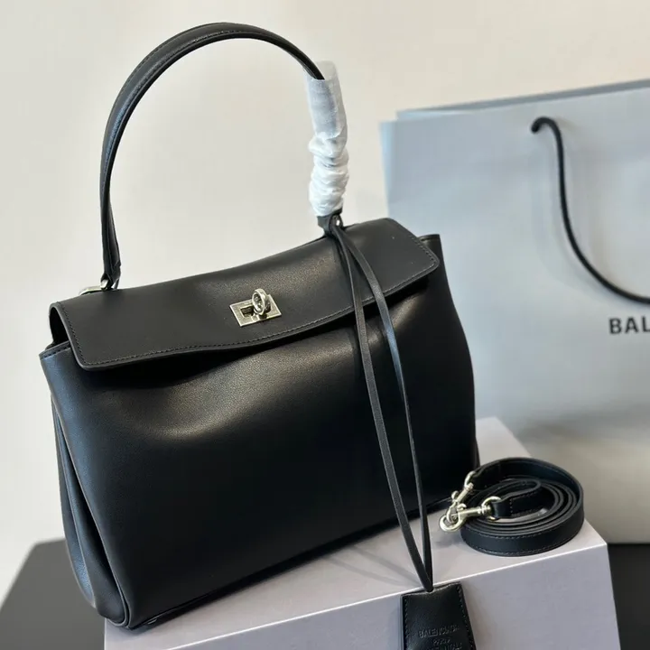 スーパーコピー バレンシアガ キーホルダー