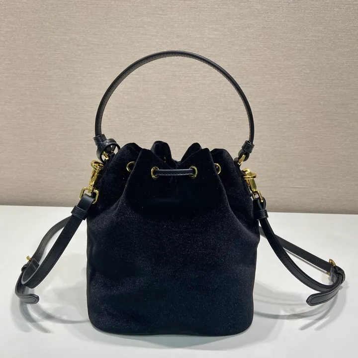 スーパーコピー バレンシアガ キーホルダー