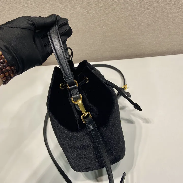 スーパーコピー バレンシアガ キーホルダー