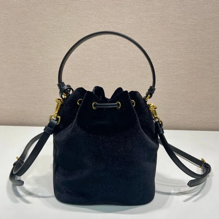 スーパーコピー プラダ キーホルダー