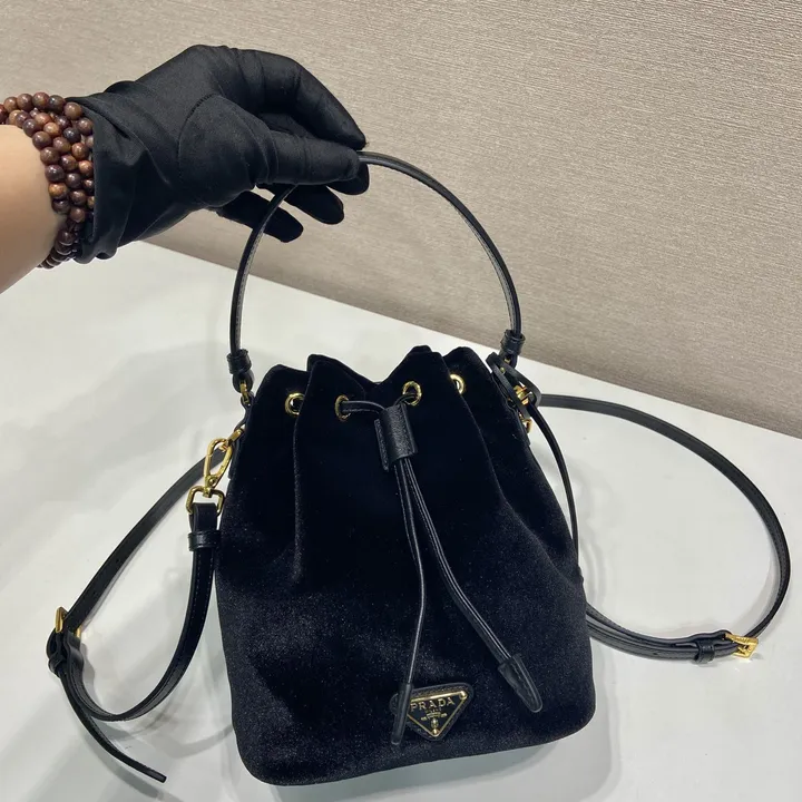 スーパーコピー バレンシアガ キーホルダー