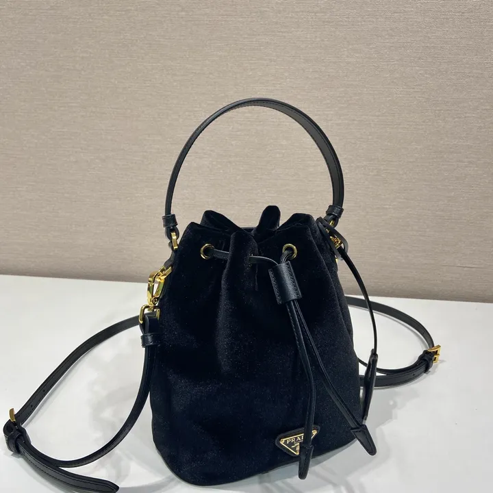 スーパーコピー バレンシアガ キーホルダー