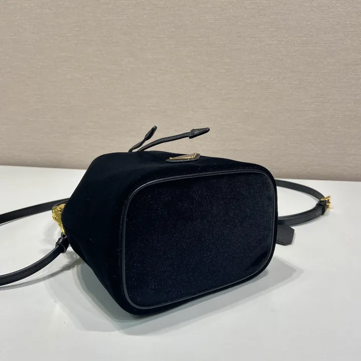 スーパーコピー バレンシアガ キーホルダー