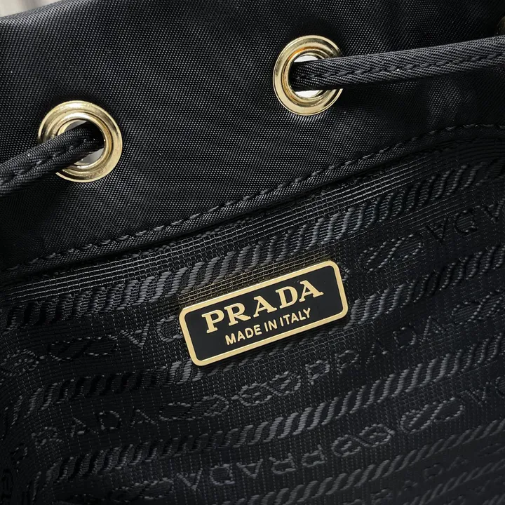 スーパーコピー プラダ キーホルダー