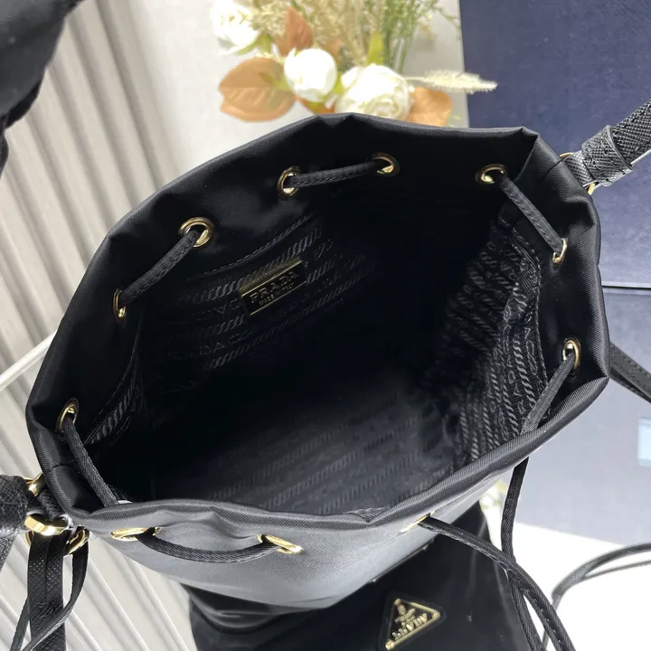 スーパーコピー プラダ キーホルダー