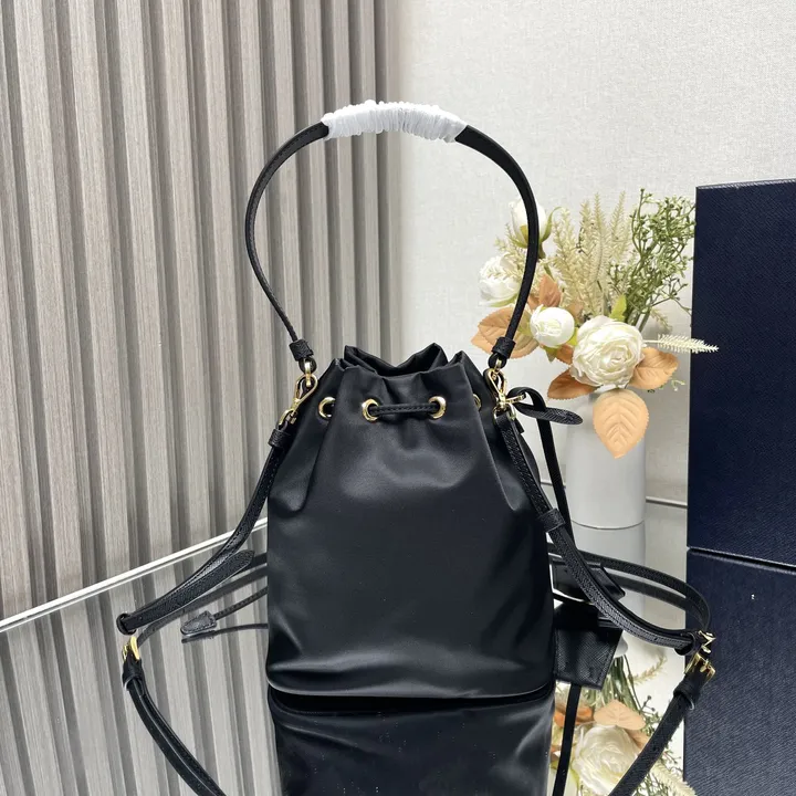 スーパーコピー プラダ キーホルダー