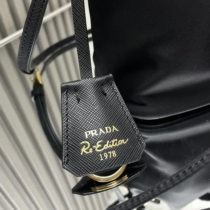 スーパーコピー プラダ キーホルダー